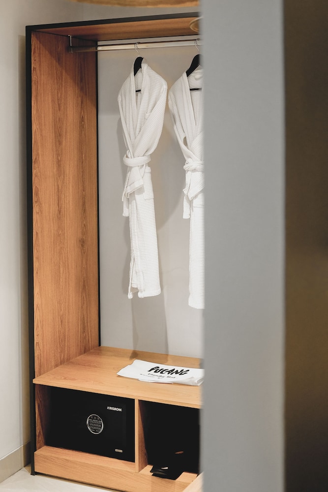 Suite - Photo 2