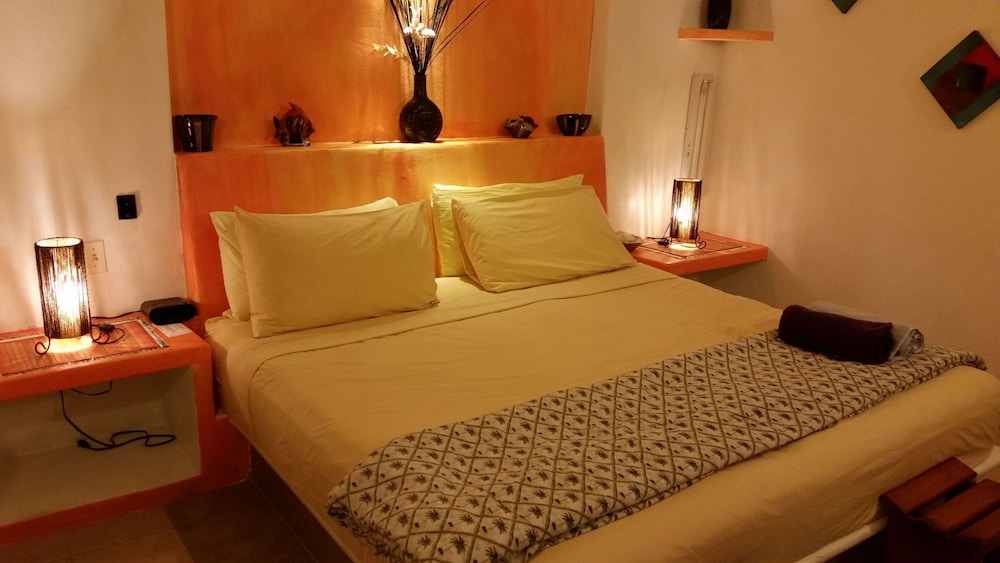 Deluxe Room, 1 King Bed, Pool View