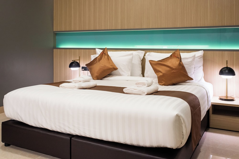 Suite, Balcony, City View