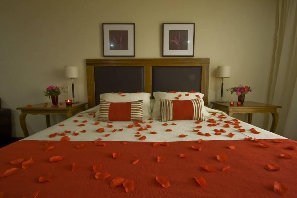 Bed & Sleeping Area
