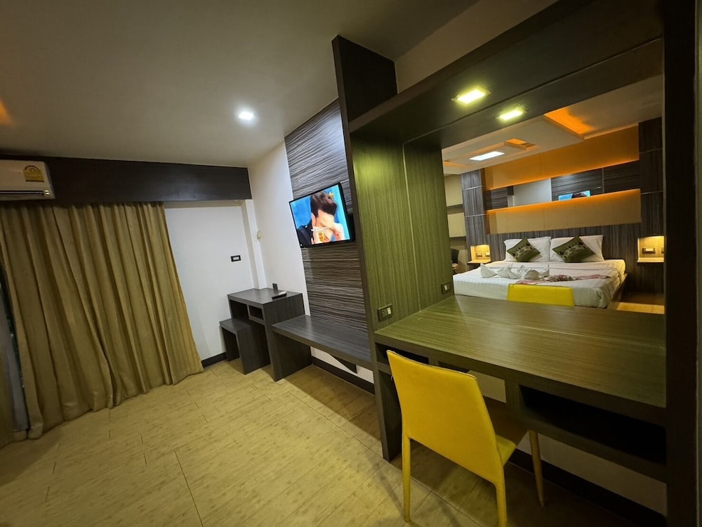 Deluxe Triple Room - Photo 10