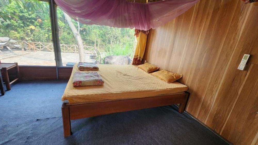 Basic Bungalow photo 1