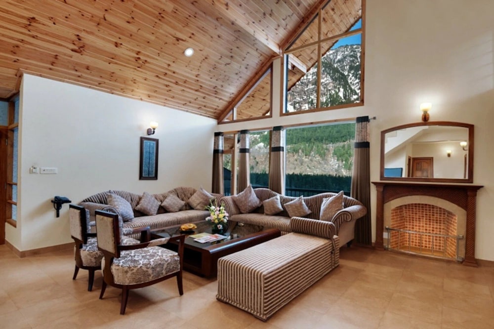 4 Room Cottage - Photo 3