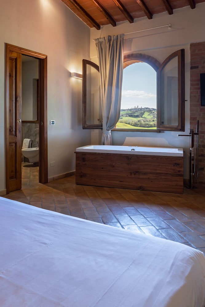 Deluxe Double Room, Jetted Tub photo 2