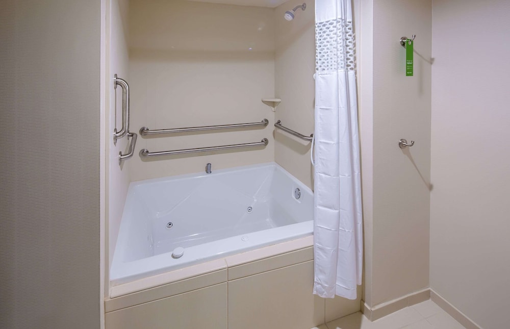Room, 2 Queen Beds, Accessible, Non Smoking photo 3