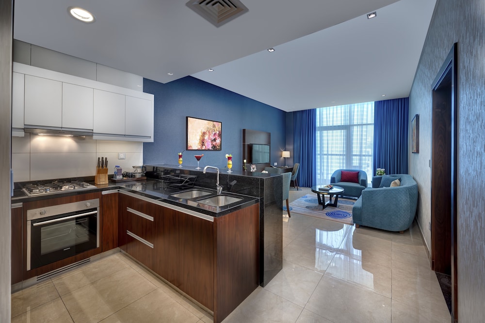 One Bedroom Apartment Canal View thumbnail 5