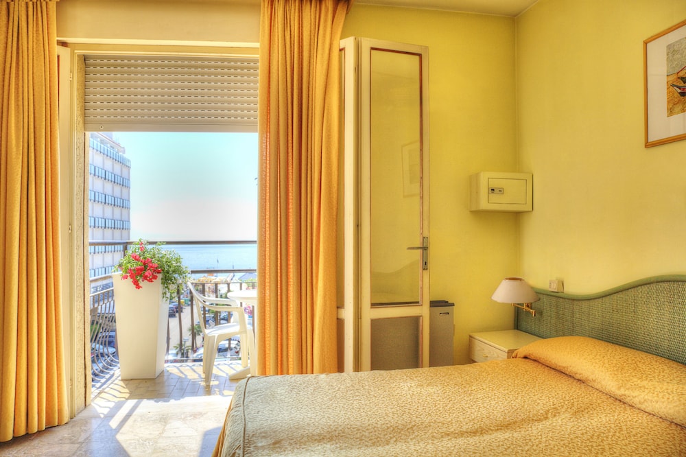 Classic Double or Twin Room, Terrace, Partial Sea View photo 1