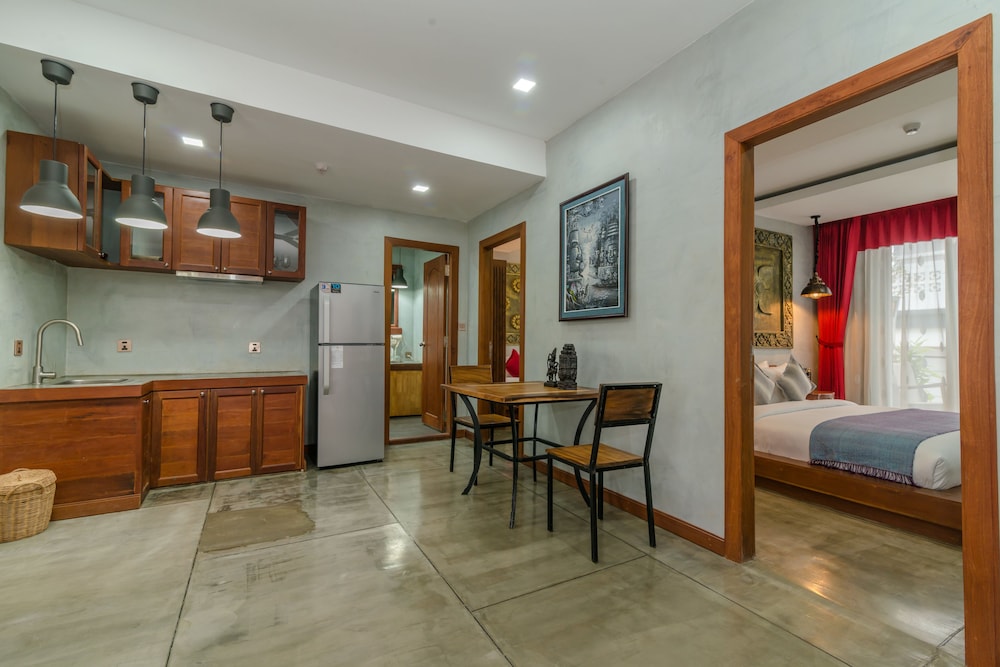 Premier Family Suite with Pool View - Free Pick-up photo 1