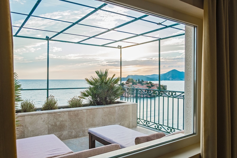 Deluxe Suite, Balcony, Sea View photo 2