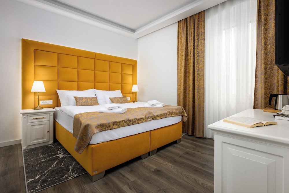 Superior Double Room, Courtyard View
