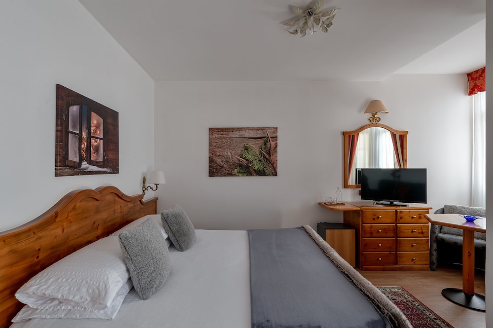 Classic Double Or Twin Room, Mountain View photo 2