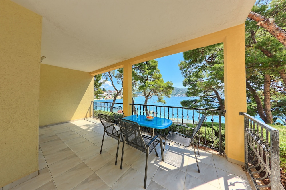 Apartment, 2 Bedrooms, Balcony, Sea View photo 2