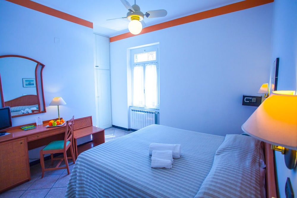 Double or Twin Room photo 2