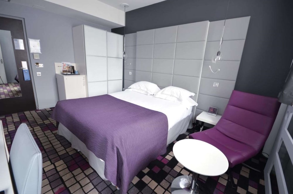Standard Room, 1 Queen Bed, Non Smoking - Photo 3