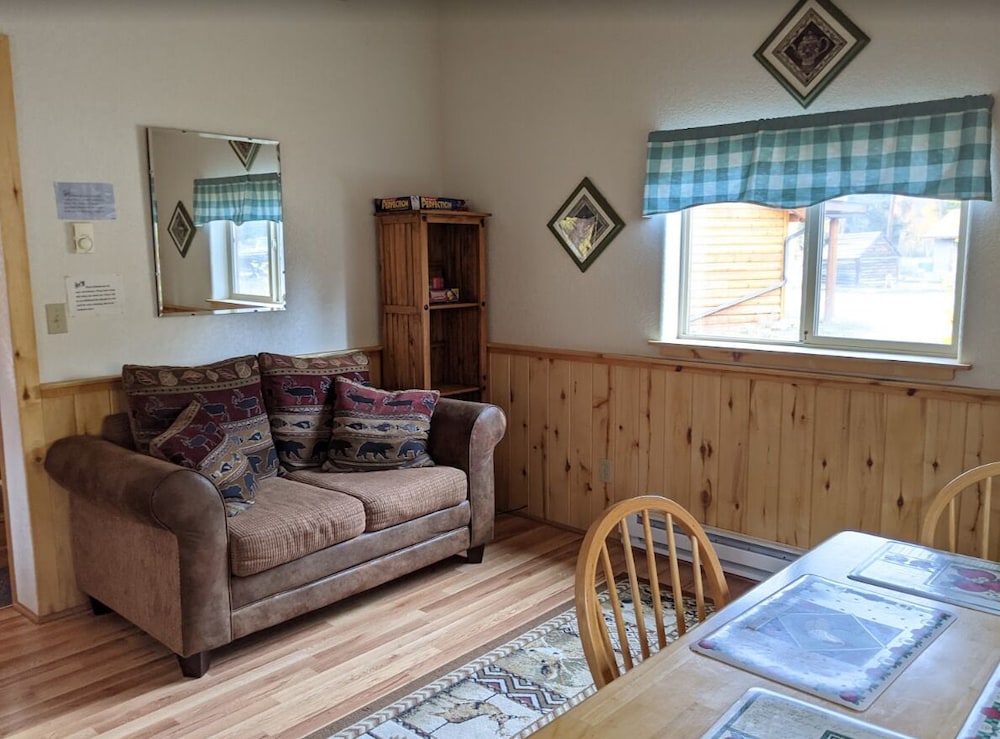 Cabin, 1 Bedroom (Ponderosa Pine - Not Pet Friendly) photo 1