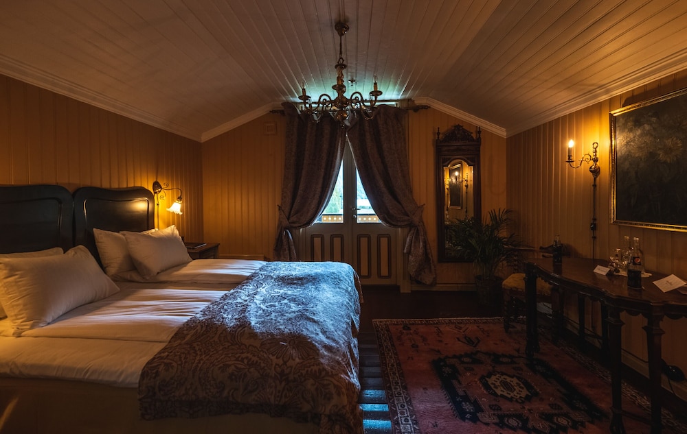 Suite, Tower