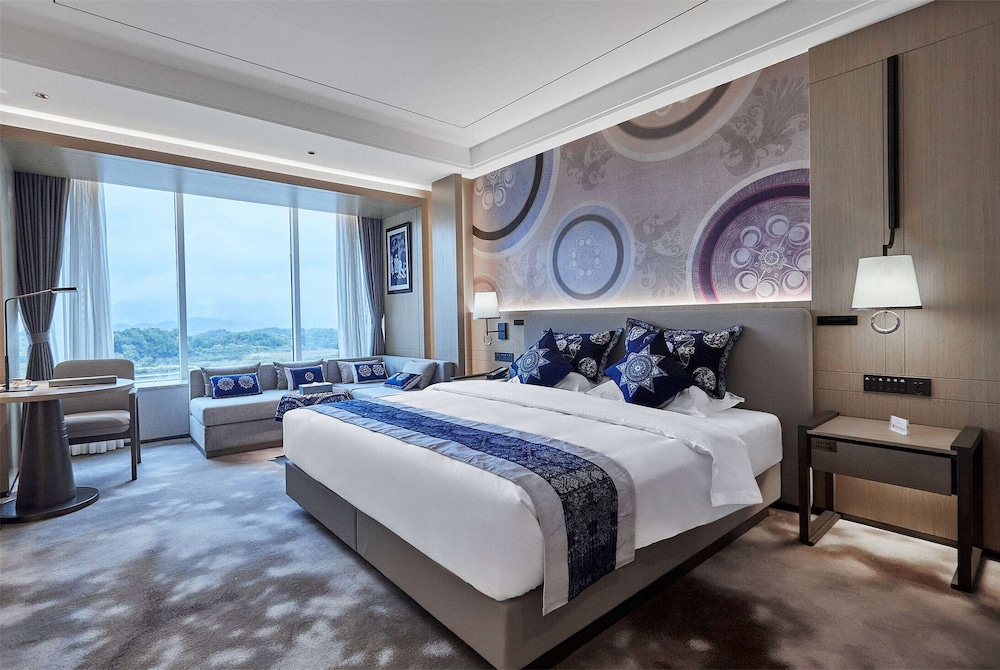Deluxe Room, 1 King Bed, Non Smoking photo 1
