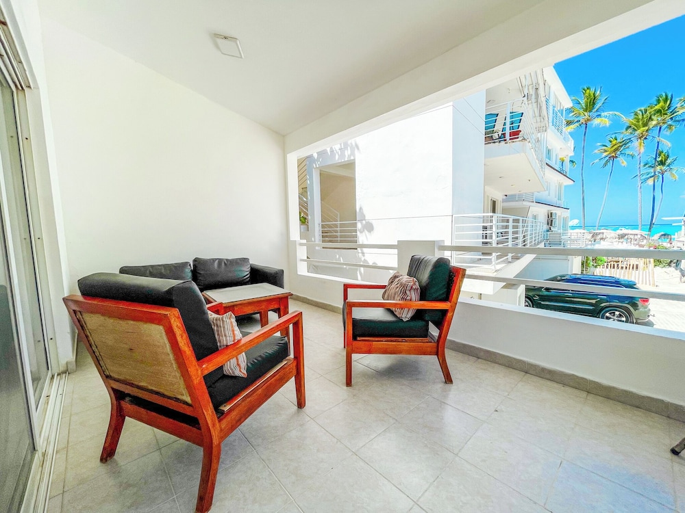 Exclusive Apartment, 2 Bedrooms, Ocean View, Beachside
