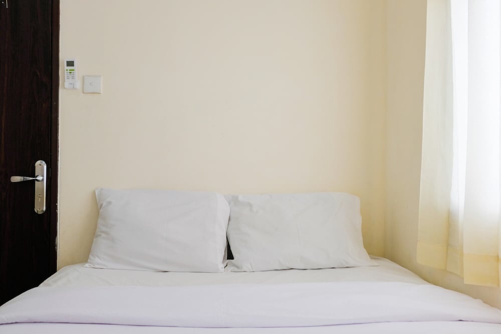 Room - Photo 16