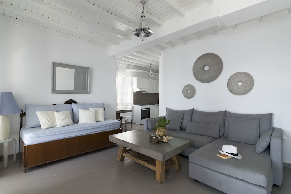 Apartment with Sea View, Jacuzzi and Pool Access