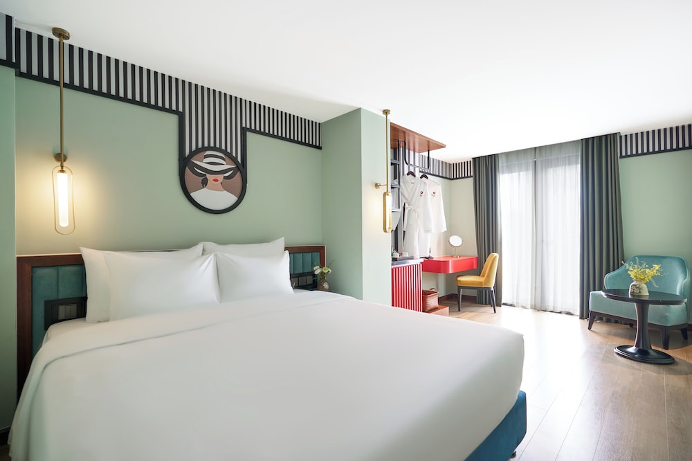Solaria Balcony Street View