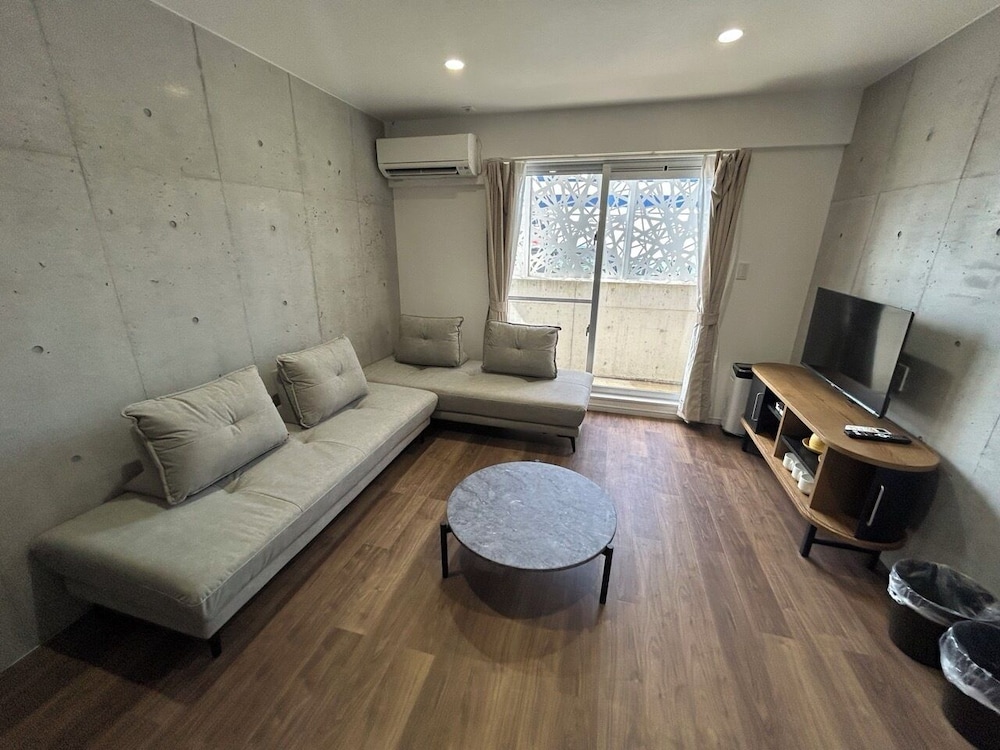 Deluxe Studio