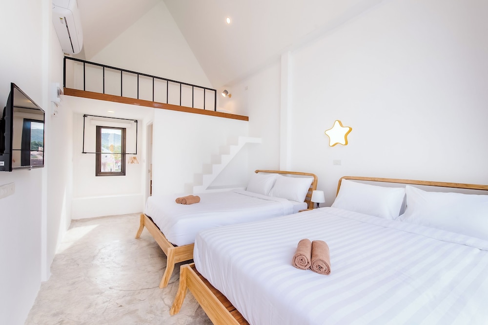 Eight-Bedroom Villa - Photo 15