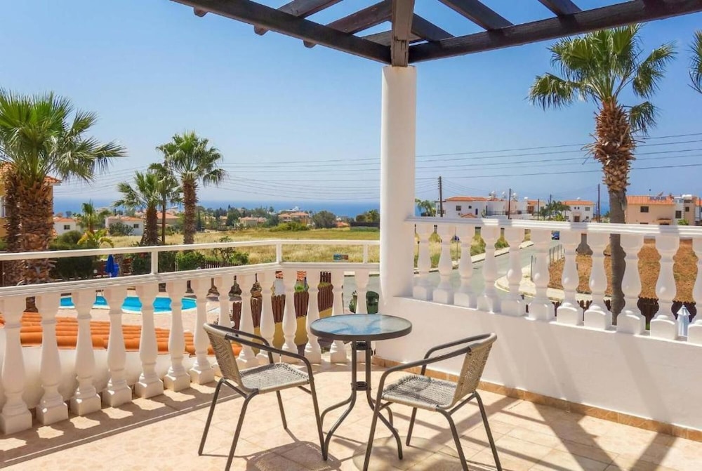 Villa photo 2