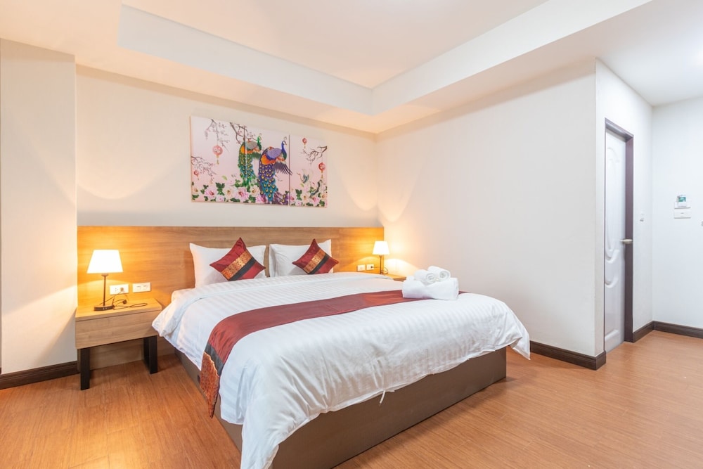 Deluxe Double Room - Photo 9