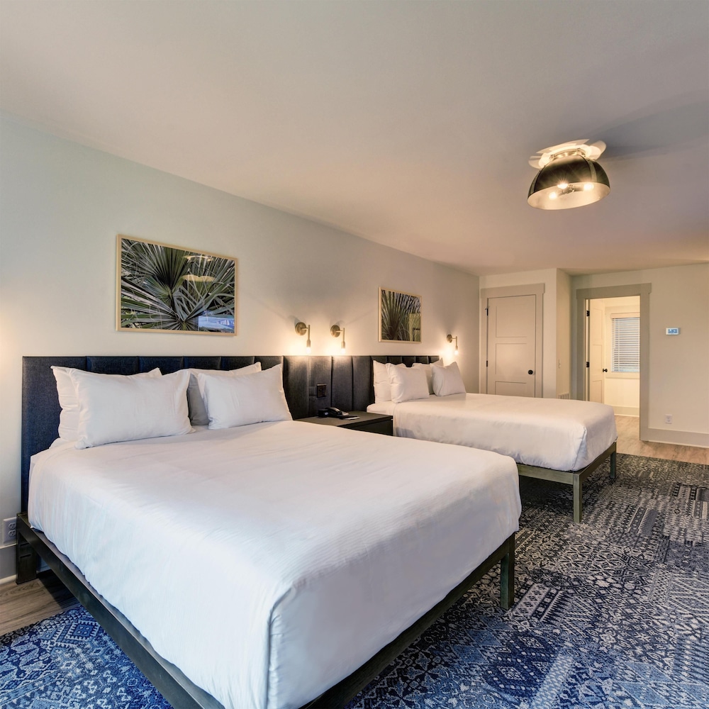 Standard Room, 2 Queen Beds - Photo 5