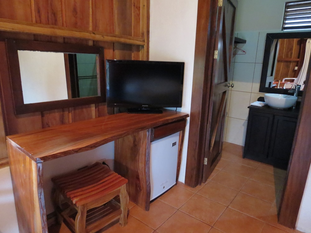 Standard Bungalow, 2 Queen Beds, Mountain View photo 2