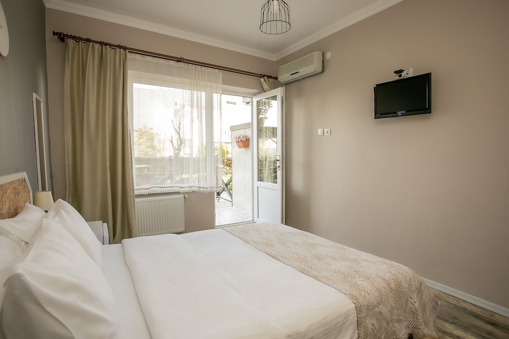 Standard Double Room, Garden View photo 2