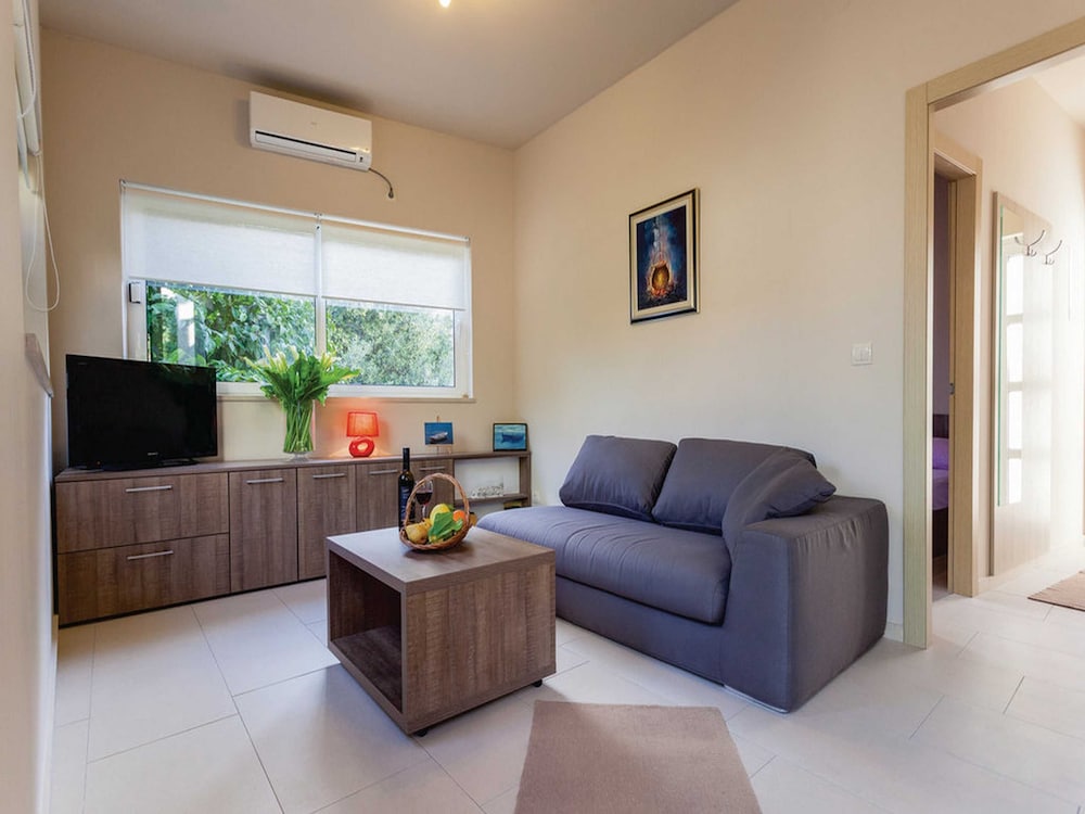 Apartment (One bedroom apartment with terrace an) photo 3