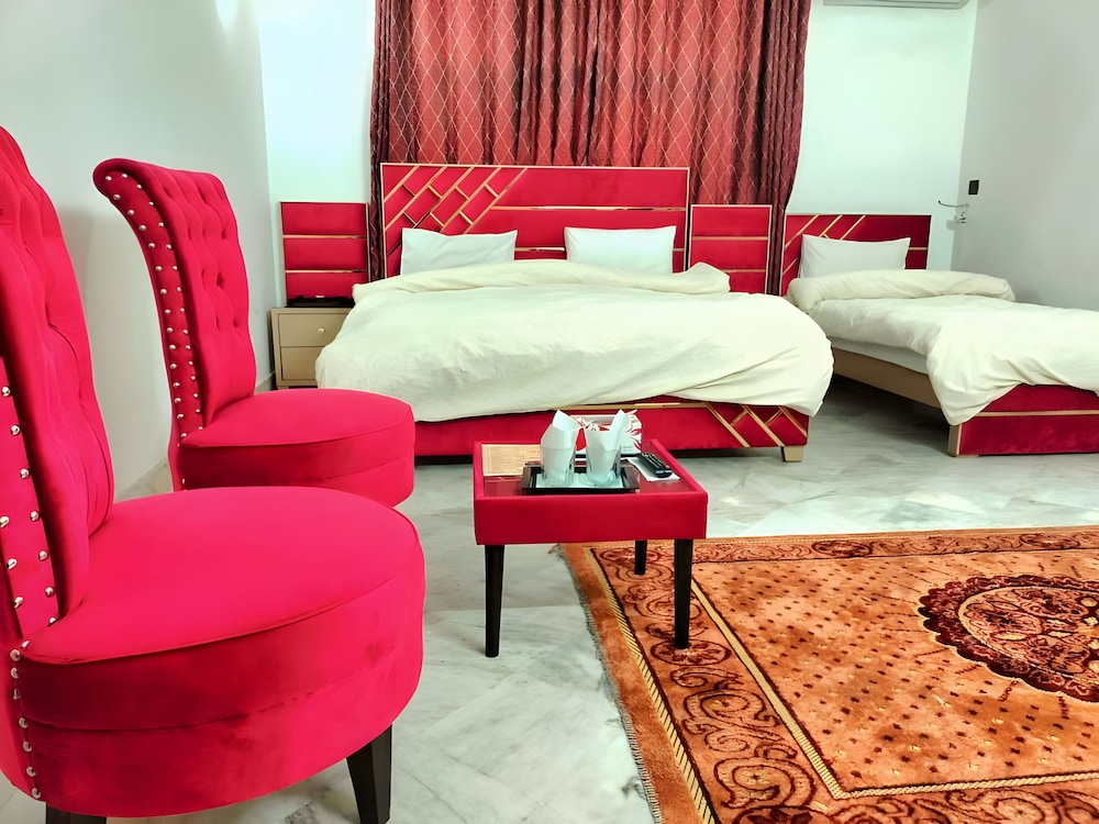 Deluxe Triple Room, City View photo 1