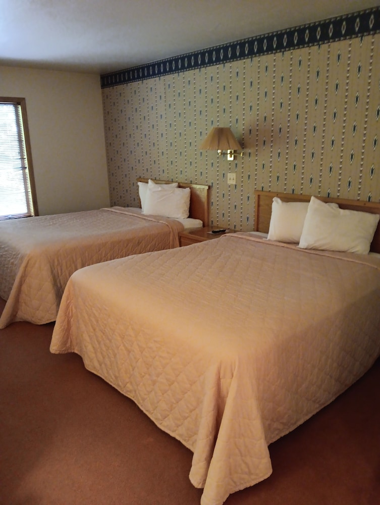 Room, 2 Queen Beds, 2nd Floor photo 1