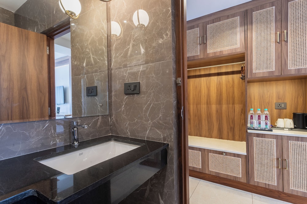 Deluxe Triple Room, Balcony, City View