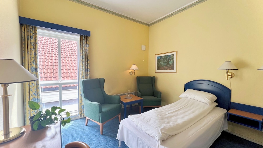 Standard Twin Room - Photo 2