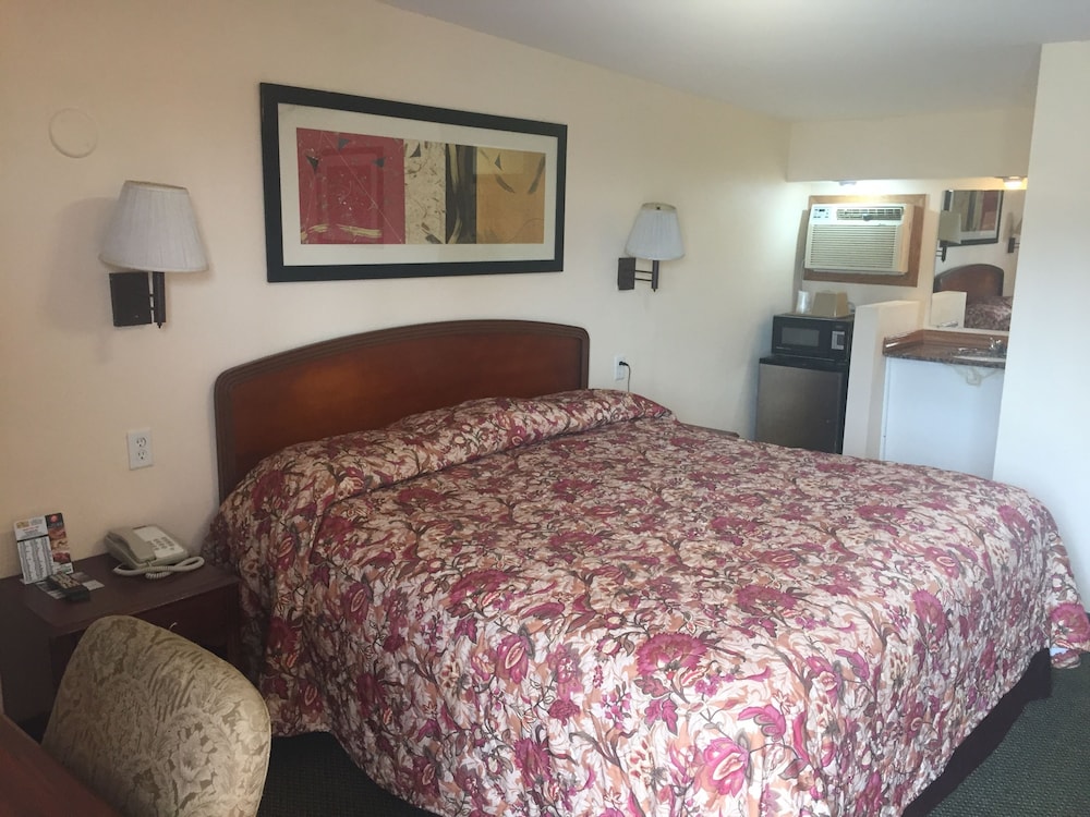 Standard Room, 1 King Bed photo 1