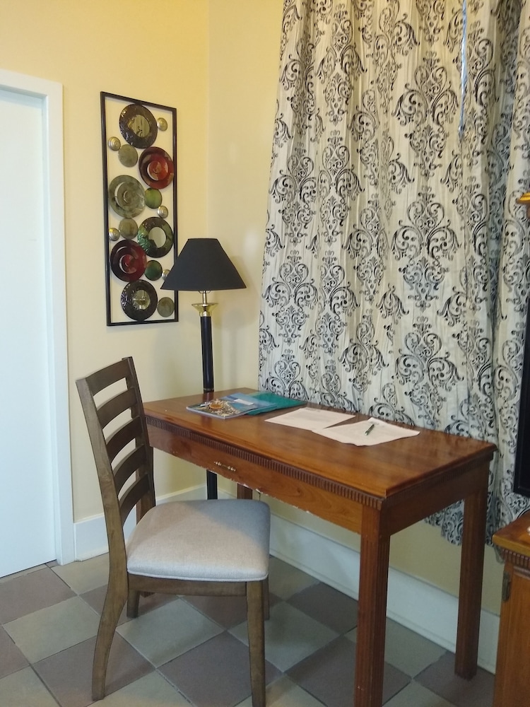 Standard Room, 1 Queen Bed Veranda Access photo 1