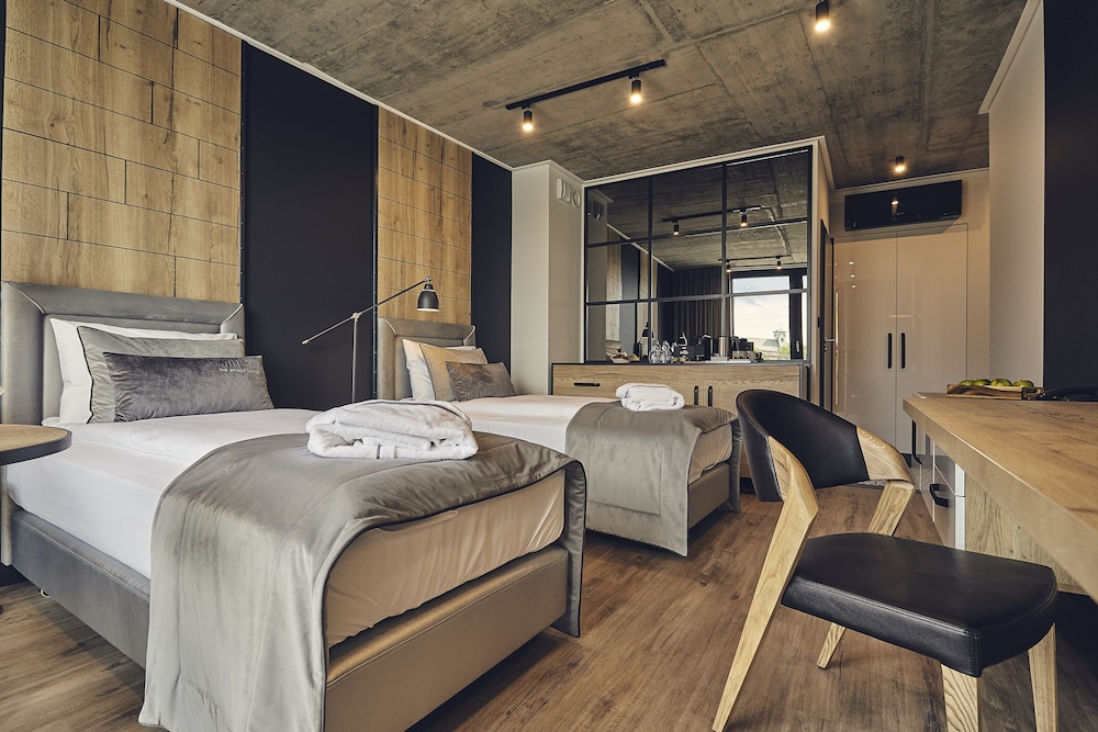 Superior Room, 2 Twin Beds, River View photo 1