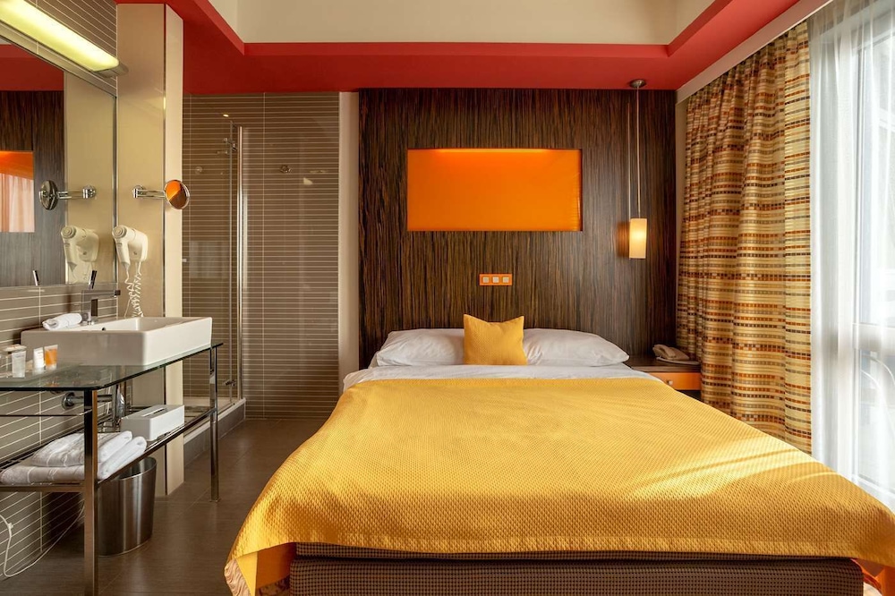 Design Double Room, City View (12th Floor)