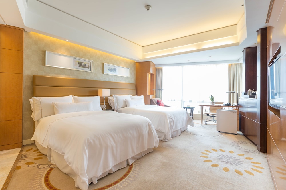 Executive Room, 2 Twin Beds, Partial Lake View, Executive Level - Photo 3