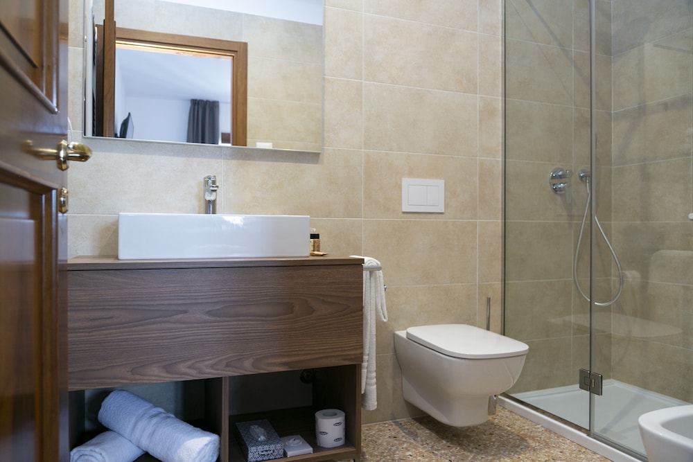 Classic Double Room, 1 Queen Bed - Photo 3
