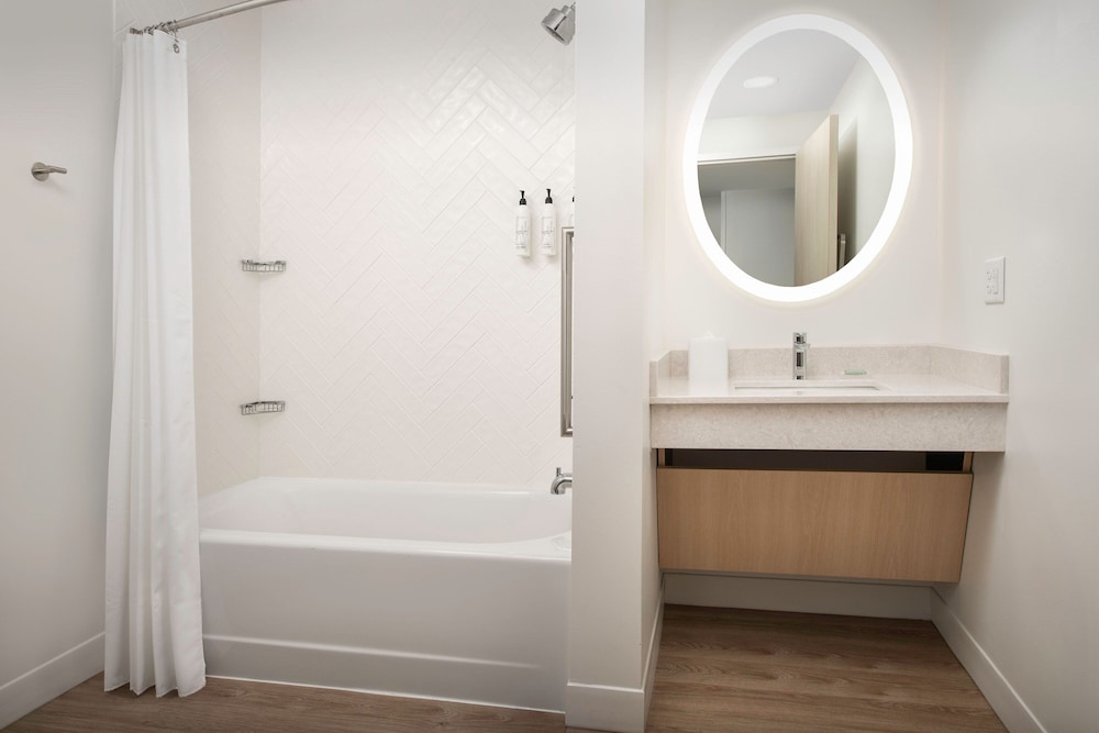 Suite, 1 Bedroom photo 2