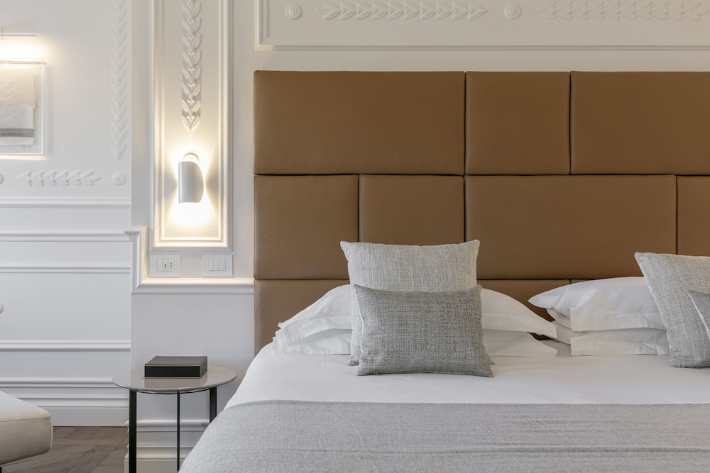 Junior Suite, Bathtub, Garden View