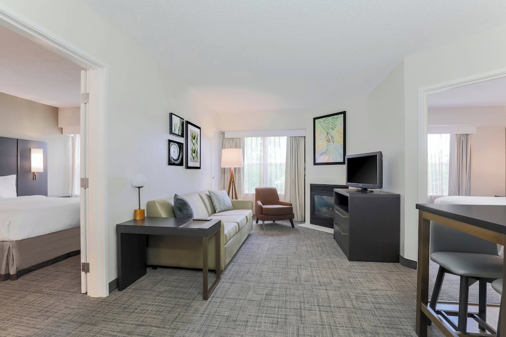 Suite, 2 Bedrooms, Fireplace (Hearing Accessible)