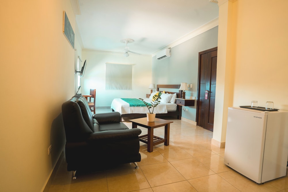 Superior Room, 1 King Bed photo 3