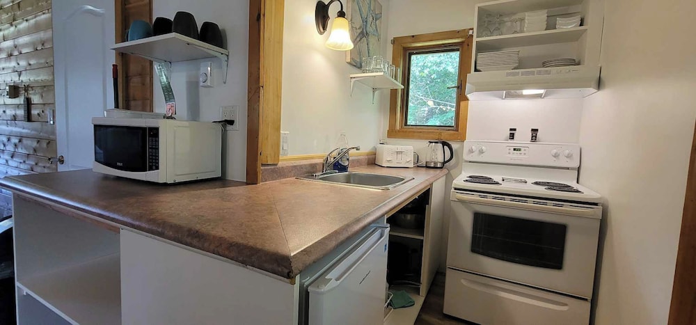 Traditional Chalet, 1 Bedroom, Non Smoking, Kitchen photo 3