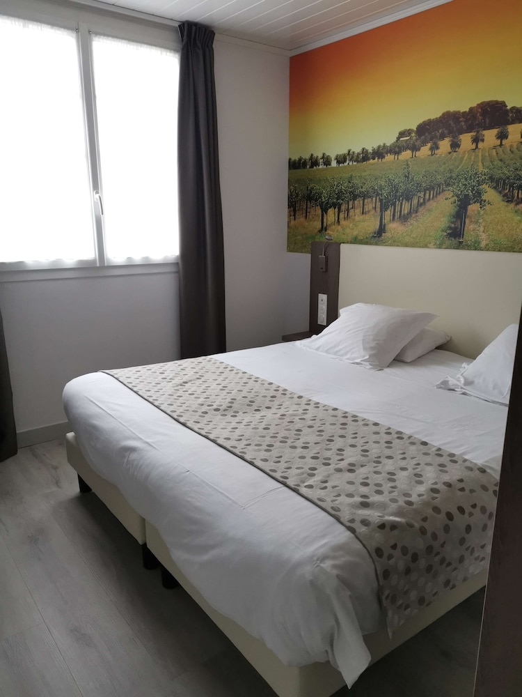 Classic Room, 1 Queen Bed, Non Smoking, Garden View - Photo 5