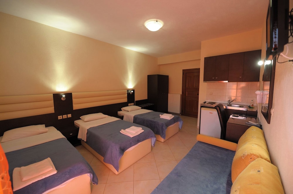 Studio (4 Adults)